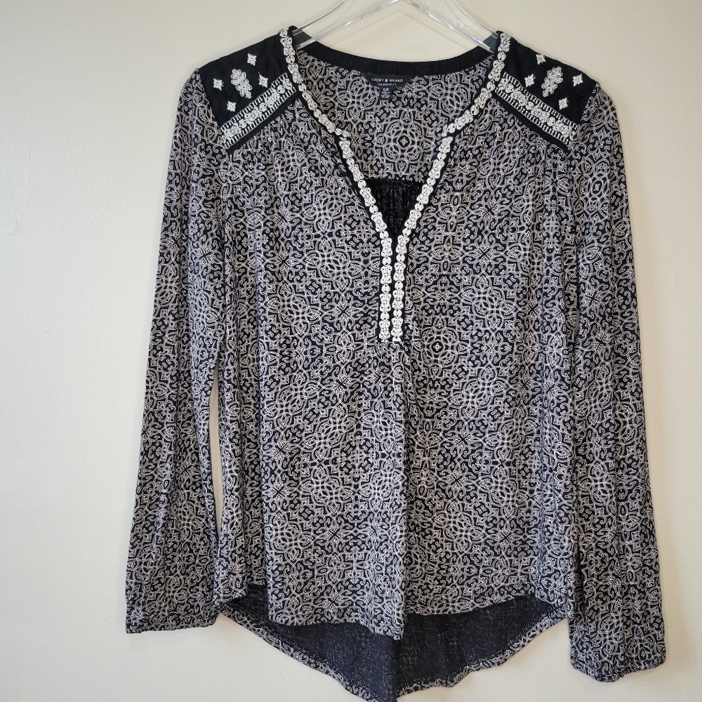 Lucky Brand Women's Black White Embroidered Long Sleeve V-Neck Pullover Top Sz S
